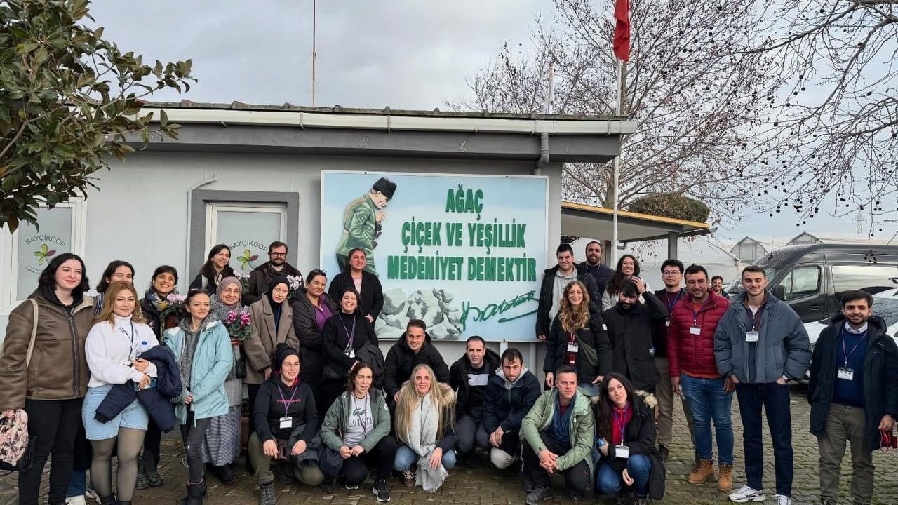 Bayındır çiçekçiliğine Avrupa’dan ilgi: İtalya ve İspanya’dan 50 öğrenci ziyaret etti