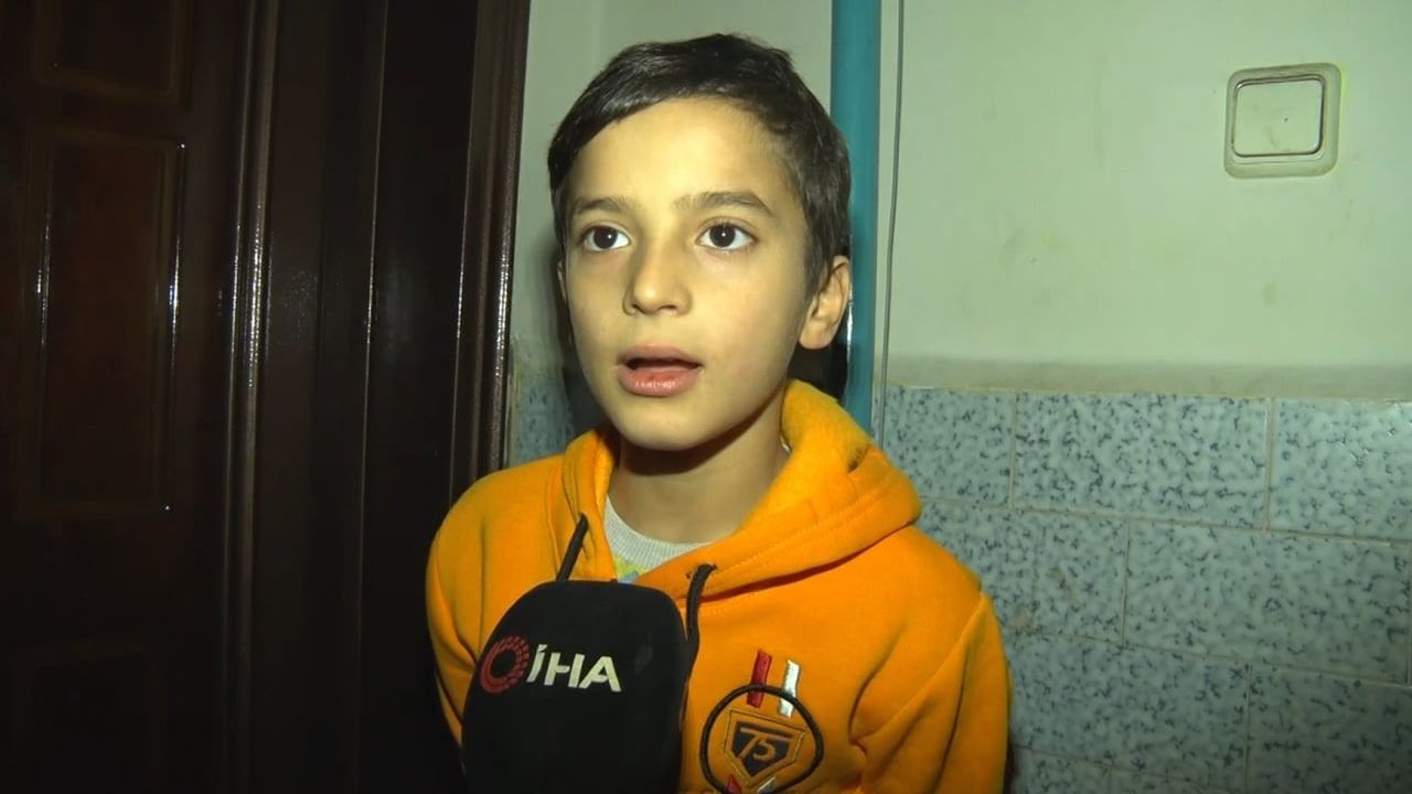 Bayrampaşa'da 10 yaşındaki Ahmet Hacı İbrahim ambulansın geçişini sağladı