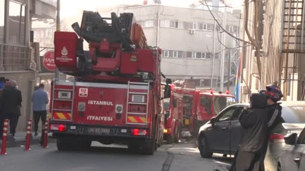 Bayrampaşa Kaymakamlığı altındaki kapalı hamamda yangın: Çalışanlar tahliye edildi