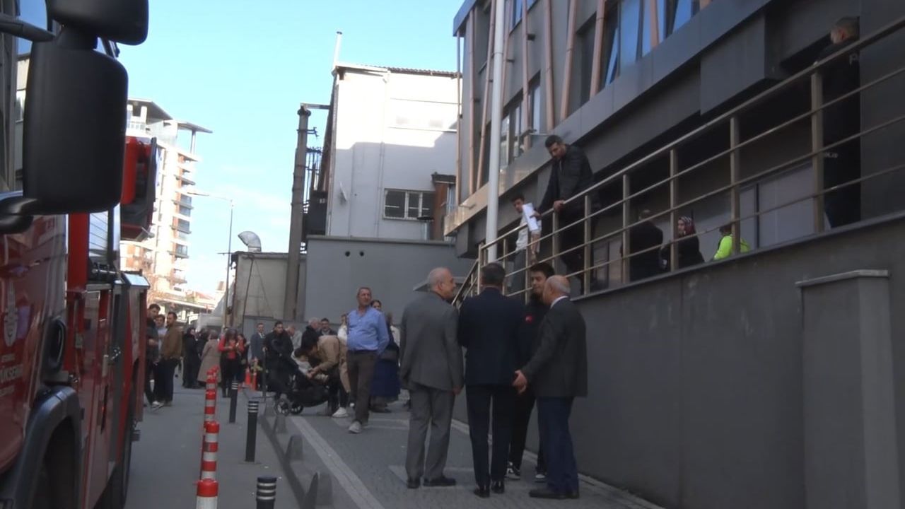 Bayrampaşa Kaymakamlığı binasında hamamda yangın: Çalışanlar tahliye edildi