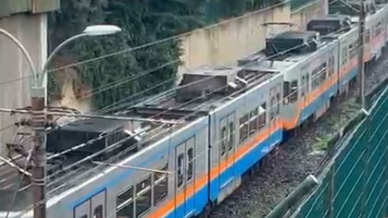Bayrampaşa Sağmalcılar'da duran metrodan duman yükseldi; araç kısa süre sonra seferine devam etti