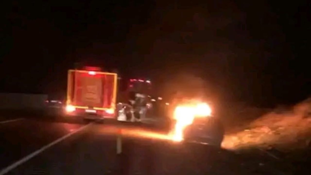 Belen'de Seyir Halindeki Otomobilin Motorunda Çıkan Yangın Aracı Kullanılamaz Hale Getirdi