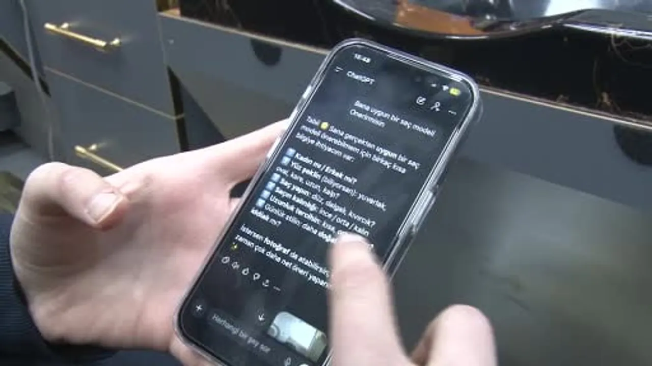 Berberlerde yapay zeka akımı: M müşteriler saç ve sakal modellerini görerek seçiyor