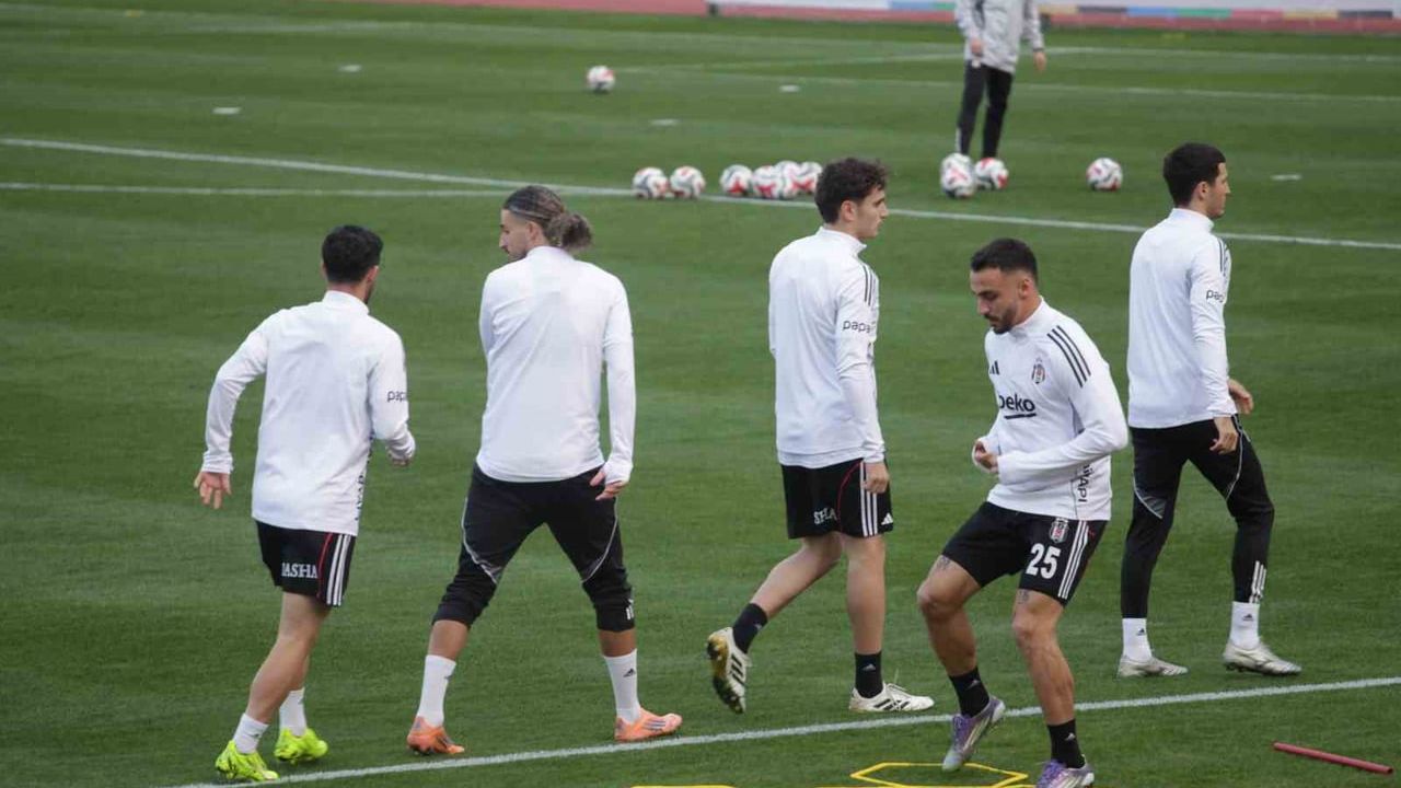Beşiktaş, Antalya kampında saha ve salon çalışmalarıyla hazırlıklarını sürdürüyor