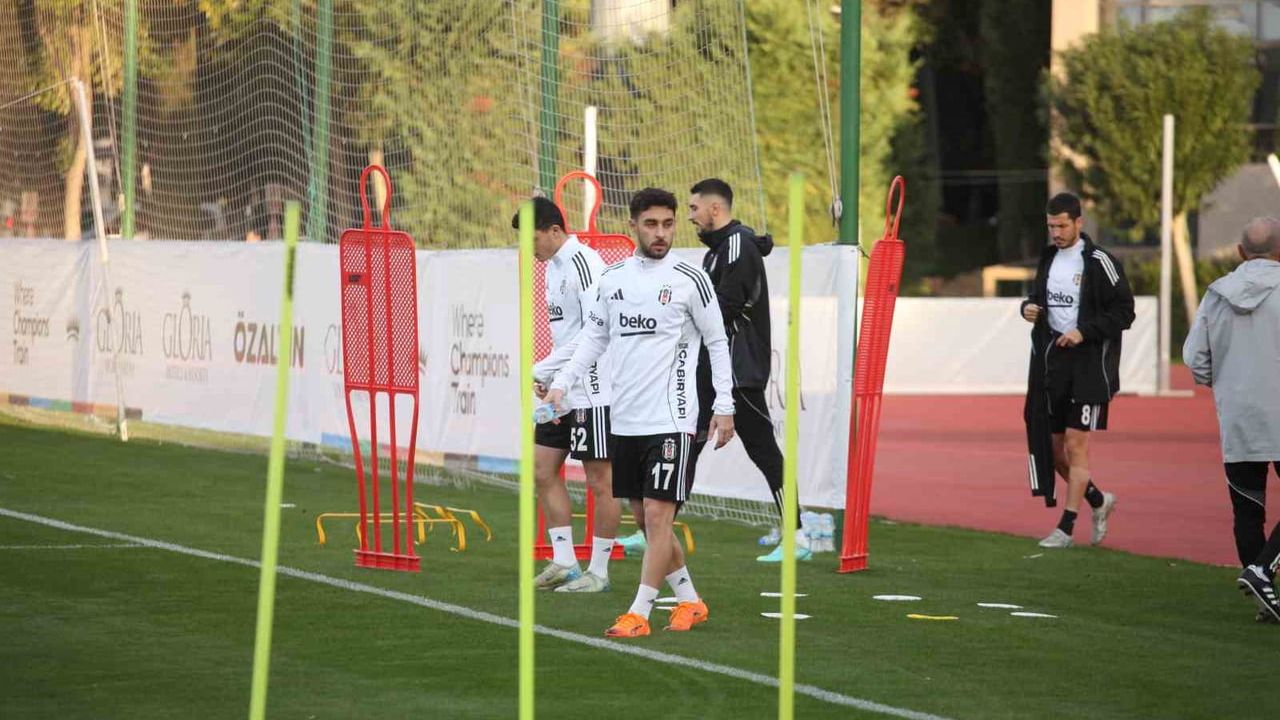 Beşiktaş, devre arası hazırlıklarını Antalya’da sürdürdü