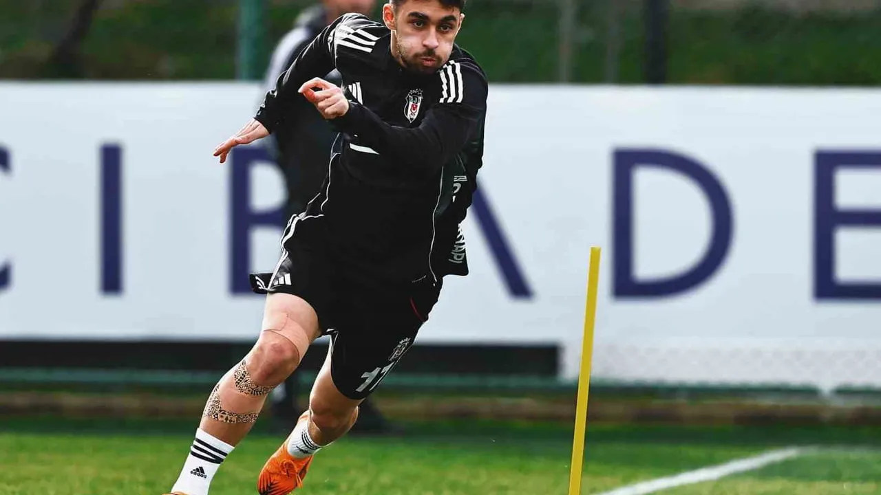 Beşiktaş, Konyaspor maçı öncesi Nevzat Demir Tesisleri'nde antrenmanlarını sürdürdü