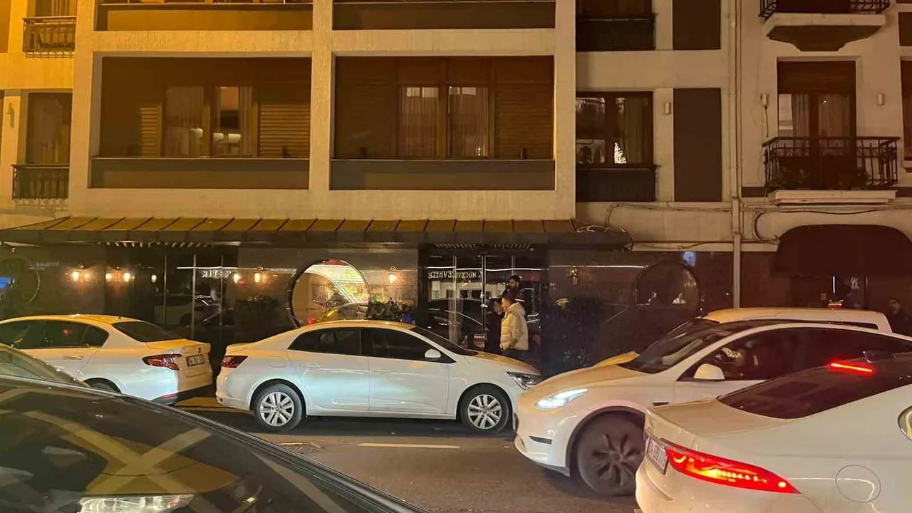 Beşiktaş'ta Gece Saatlerinde Otelde Jandarma Operasyonu