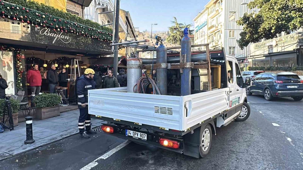 Beşiktaş'taki Baylan Pastanesi'nde tespit edilen kaçak bölümlerin yıkımı başladı
