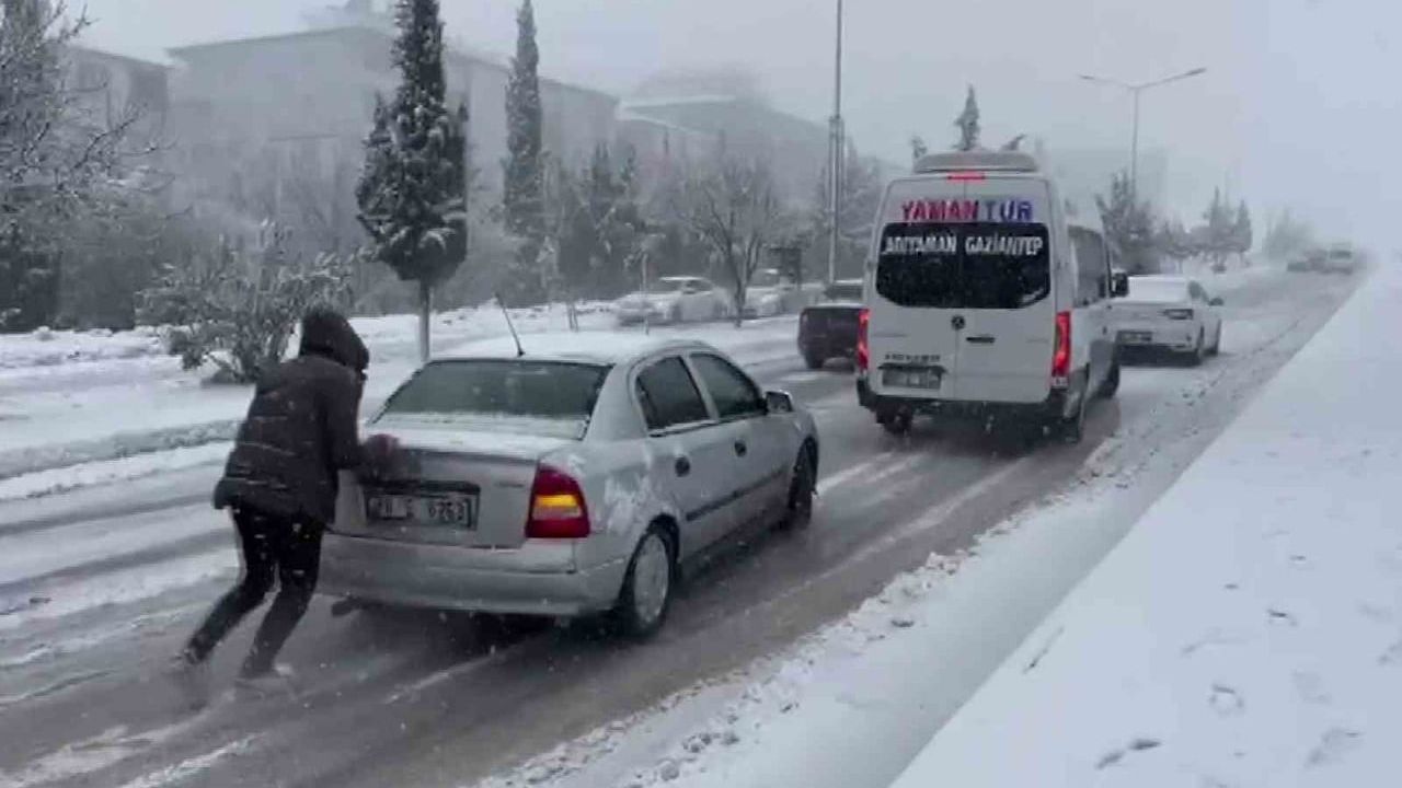 Besni'de kar yağışı yaşamı olumsuz etkiledi: merkezde 10 cm, kırsalda 15–20 cm