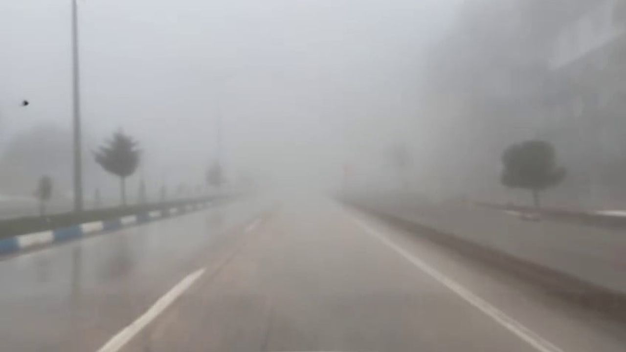 Besni'de Yoğun Sis ve Sağanak Ulaşımı Olumsuz Etkiledi