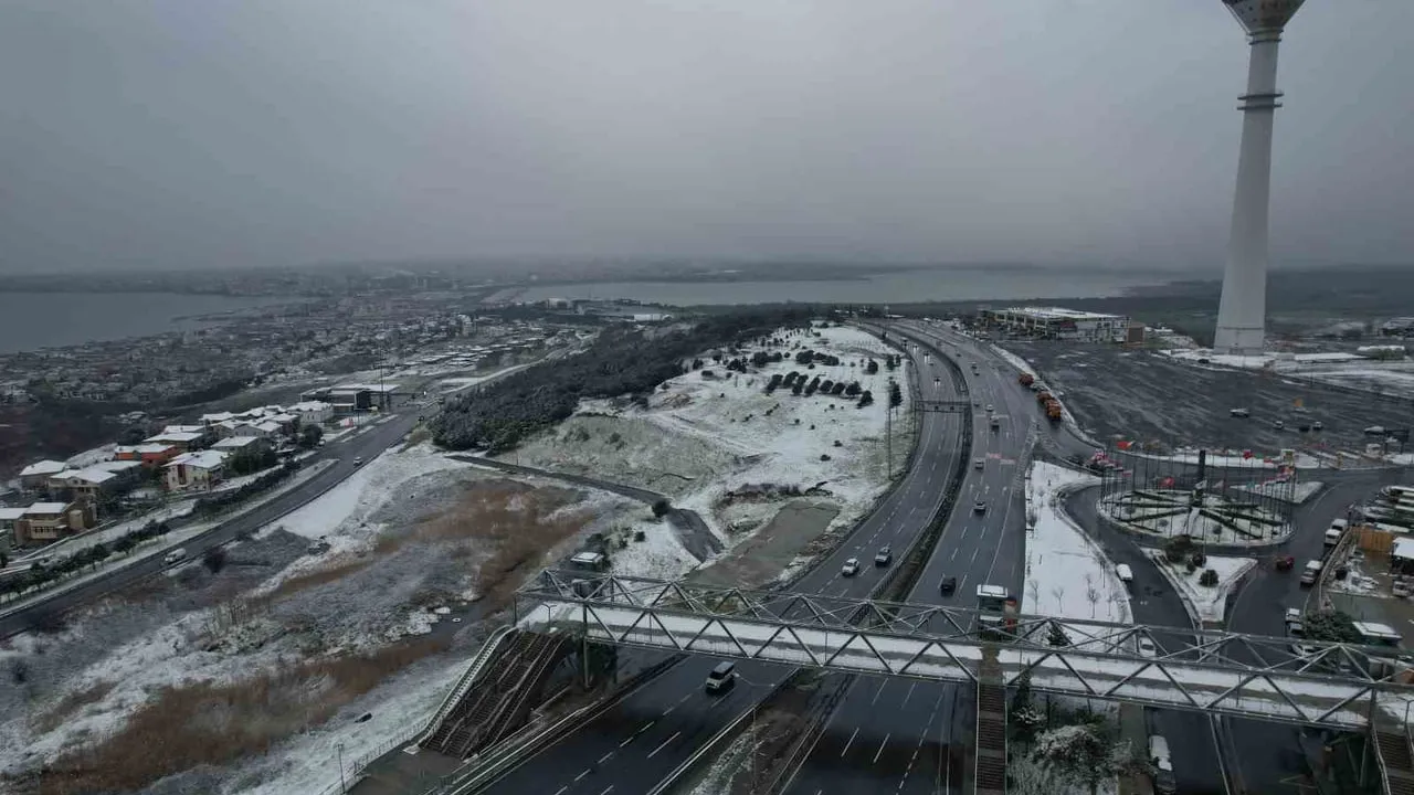 Beylikdüzü'nde Kar Havadan Görüntülendi