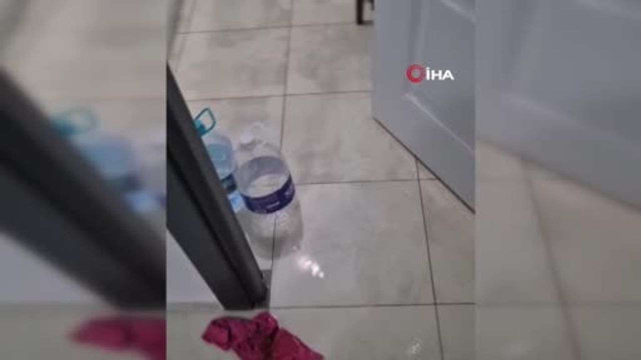 Beylikdüzü'nde sağanak sonrası bina boşaltıldı: Giriş katı ve elektrik panoları suyla doldu