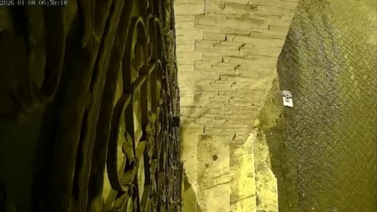 Beyoğlu'nda silahlı çatışma: 1 kişi öldü, 11 gözaltı — Olay kamerada