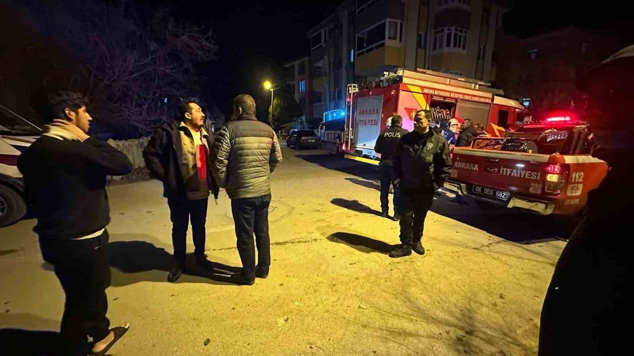 Beypazarı'nda Ruşen Güneş Sokak'ta baca yangını itfaiye tarafından söndürüldü