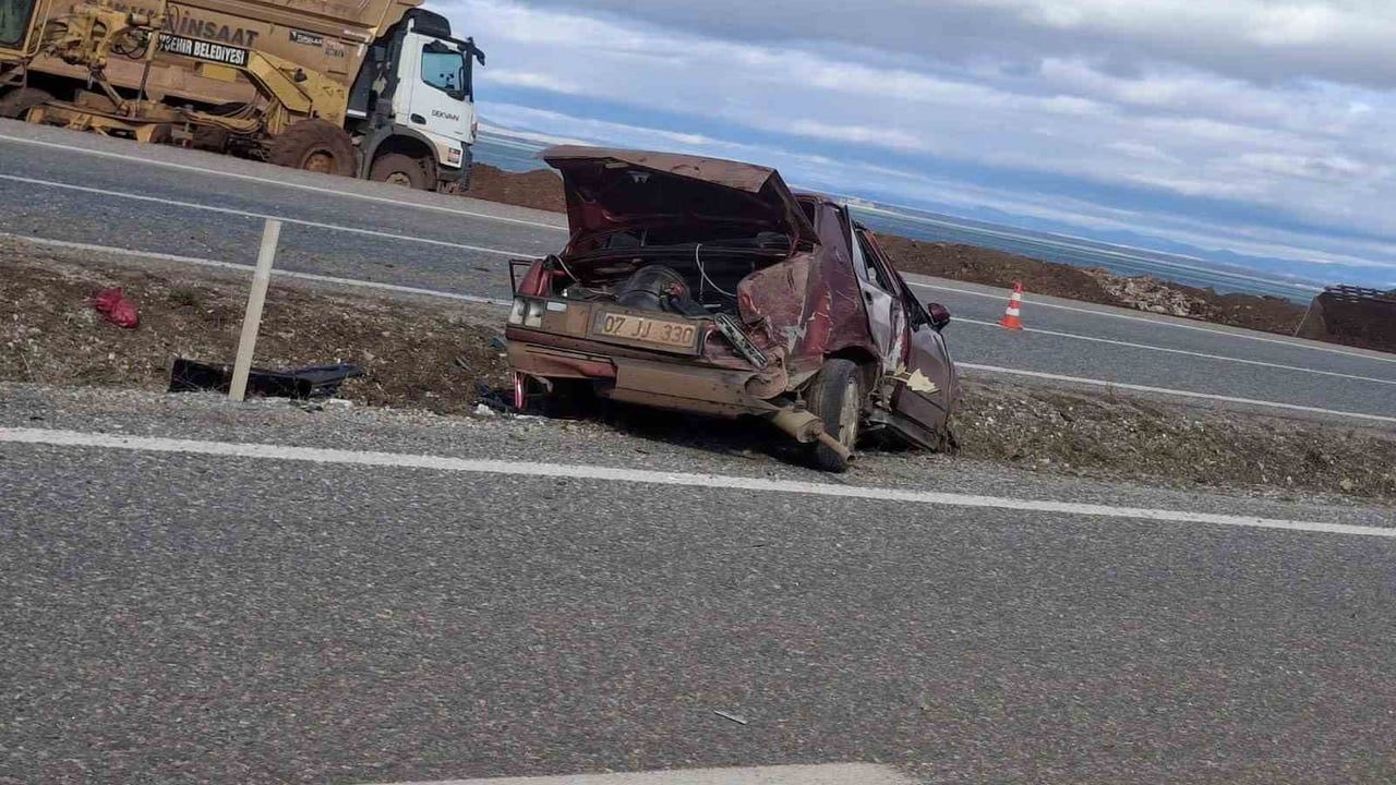 Beyşehir'de otomobil devrildi: Sürücü E.C. ve yolcu H.U. yaralandı