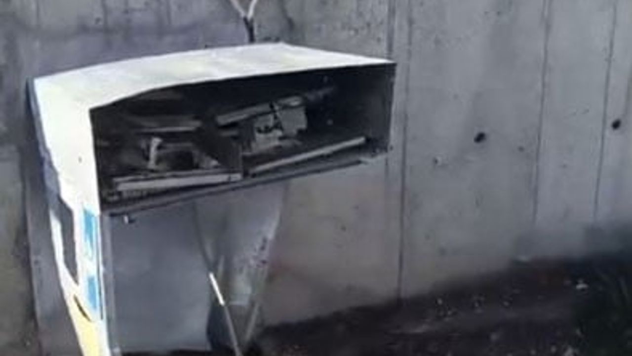 Beyşehir Esence Mahallesi'nde düşen yıldırım ev ve altyapıda hasar oluşturdu