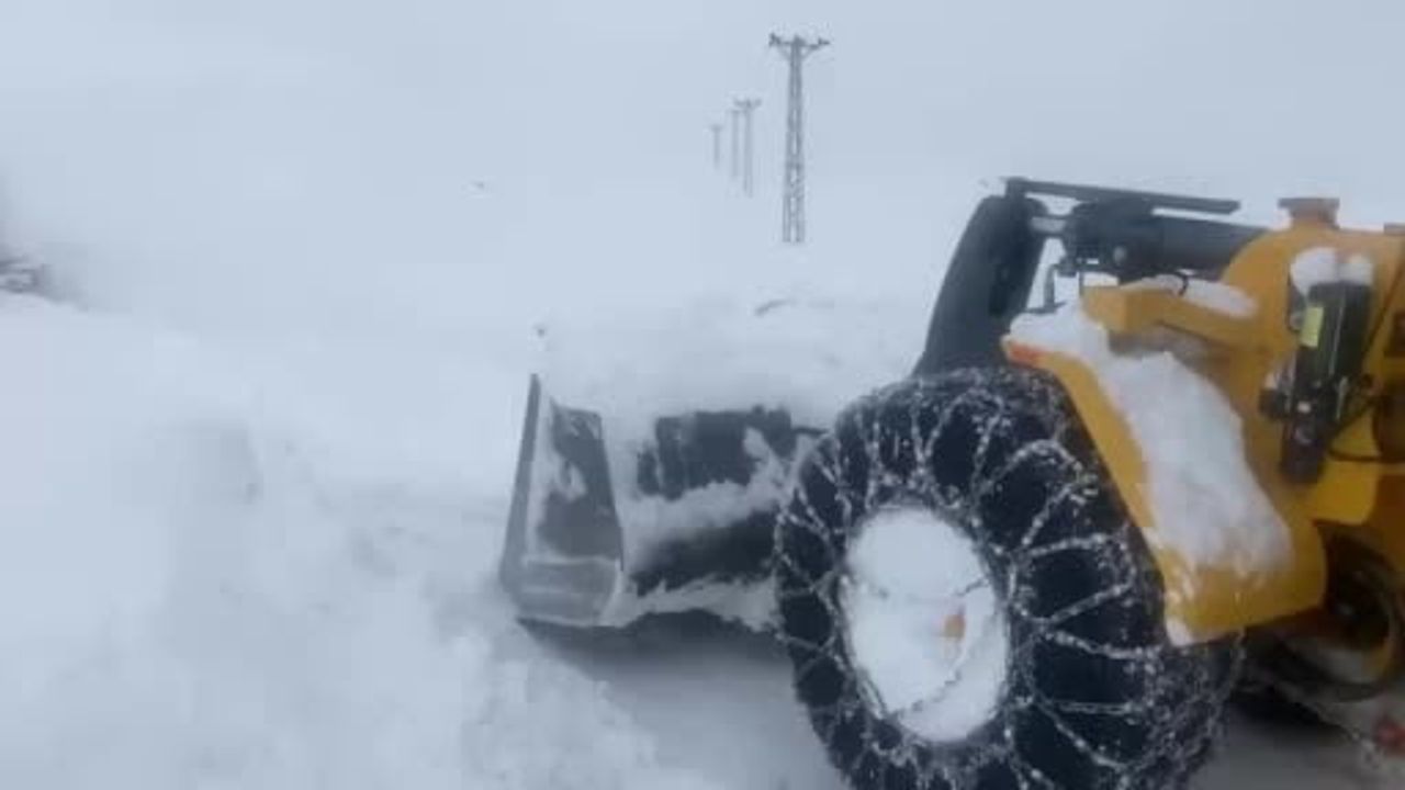 Beytüşşebap’ta karla mücadele sürüyor: Bölücek ve Ilıcak köy yolları ulaşıma açıldı