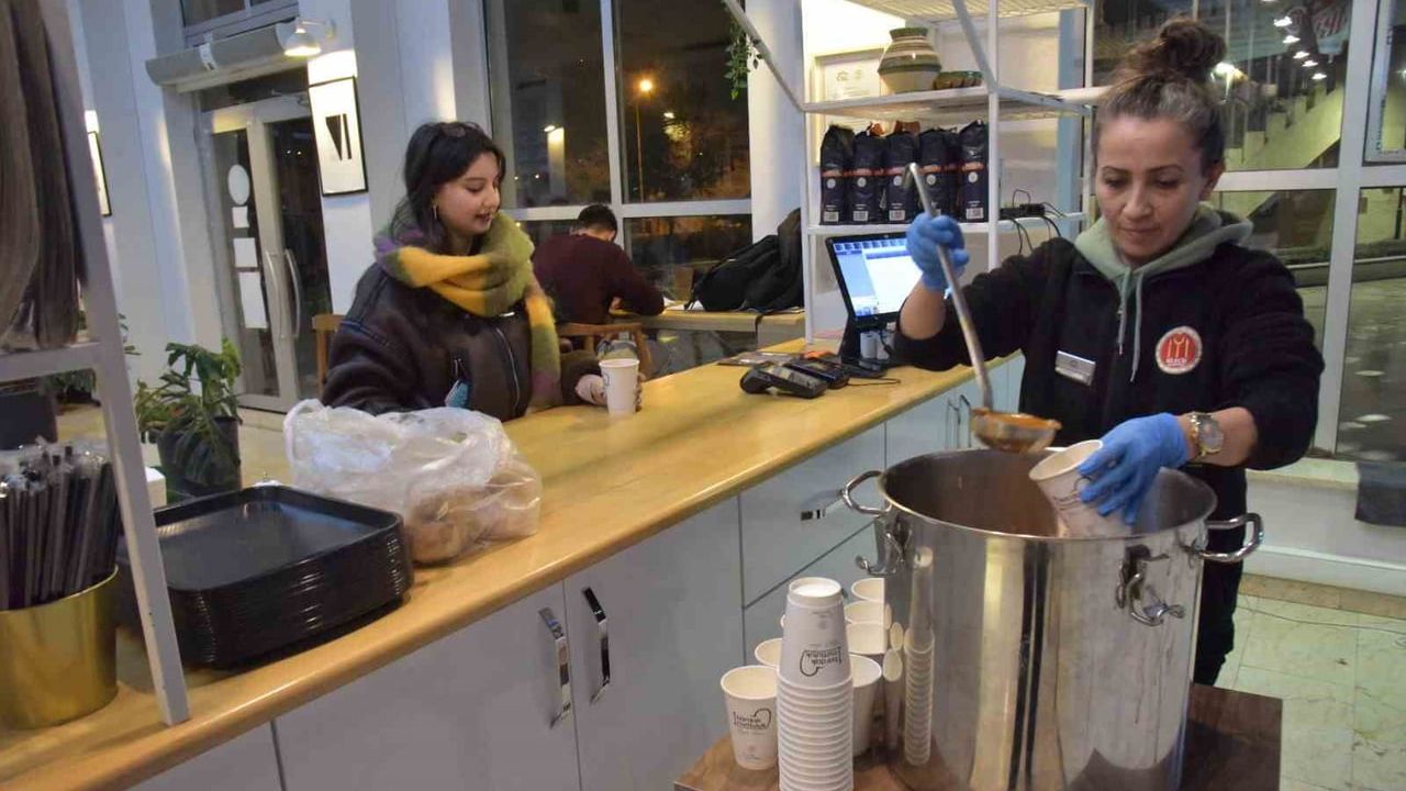 Bilecik Belediyesi'nden sınav haftasında öğrencilere sıcak çorba ve çalışma alanı desteği