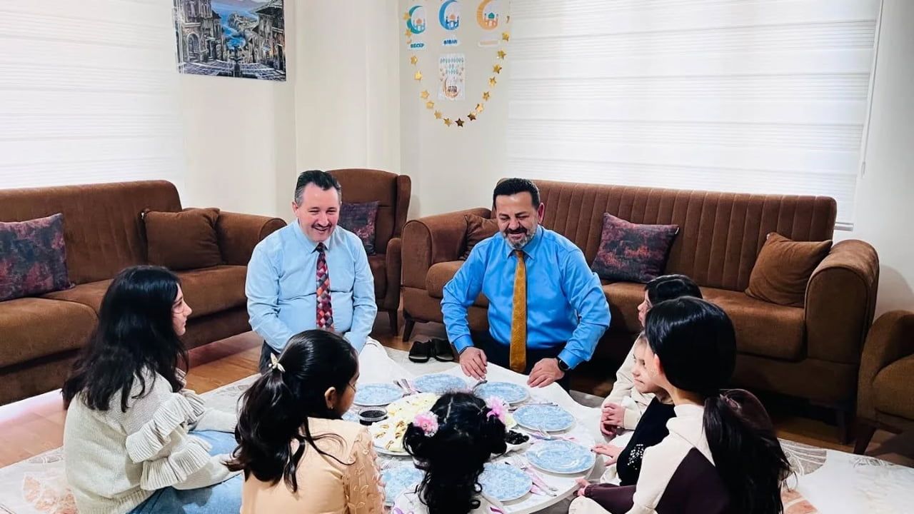 Bilecik Çocuk Evleri Koordinasyon Merkezi'nde Kahvaltı Programı — İl Müdürü ve Müftü Çocuklarla Bir Araya Geldi