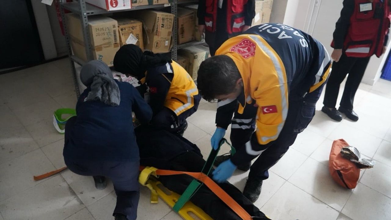 Bilecik Eğitim ve Araştırma Hastanesi'nde Kırmızı Kod Tatbikatı: AFAD ve 112 ile Kurumlararası Koordinasyon Test Edildi