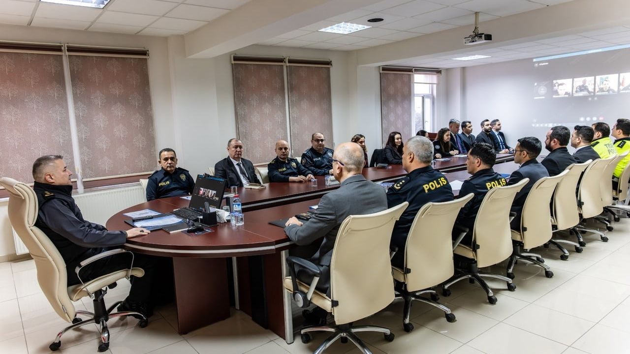 Bilecik Emniyeti Sömestr Tedbirlerini Değerlendirdi: Asayiş ve Trafikte Artırılmış Önlemler Vurgulandı