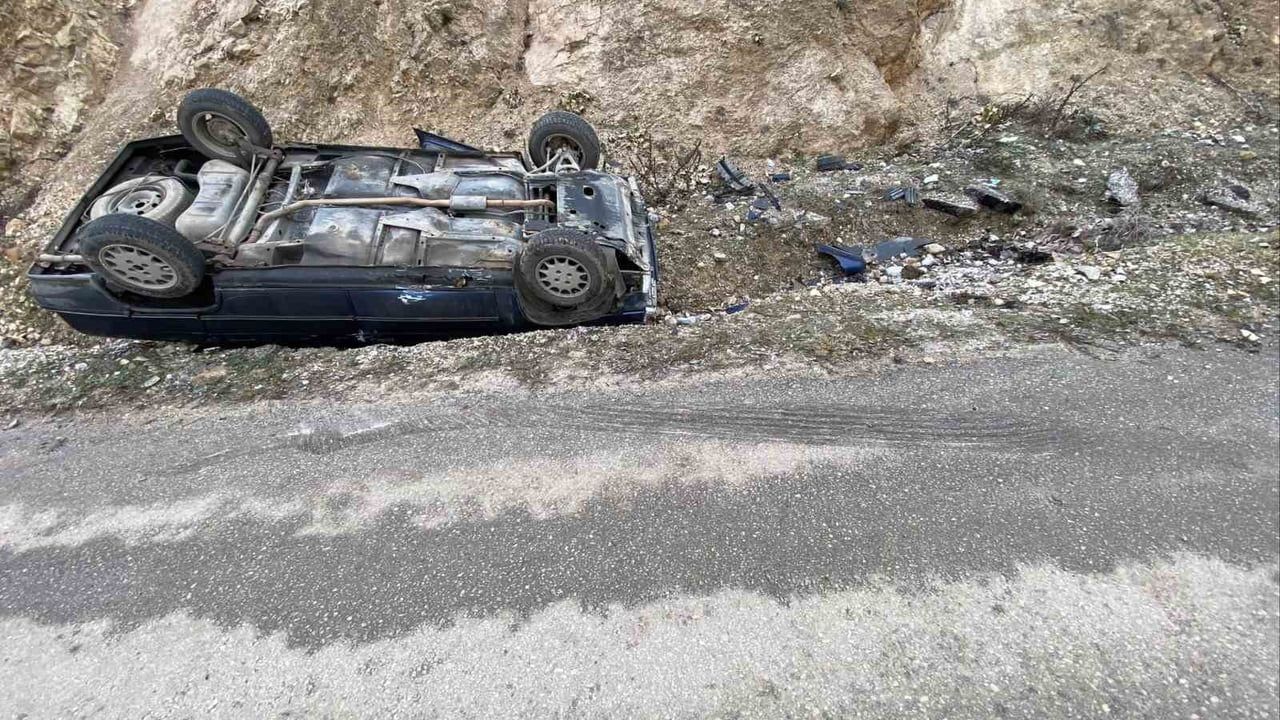 Bilecik'in Bozüyük ilçesinde yağış nedeniyle takla atan otomobil: 2 yaralı