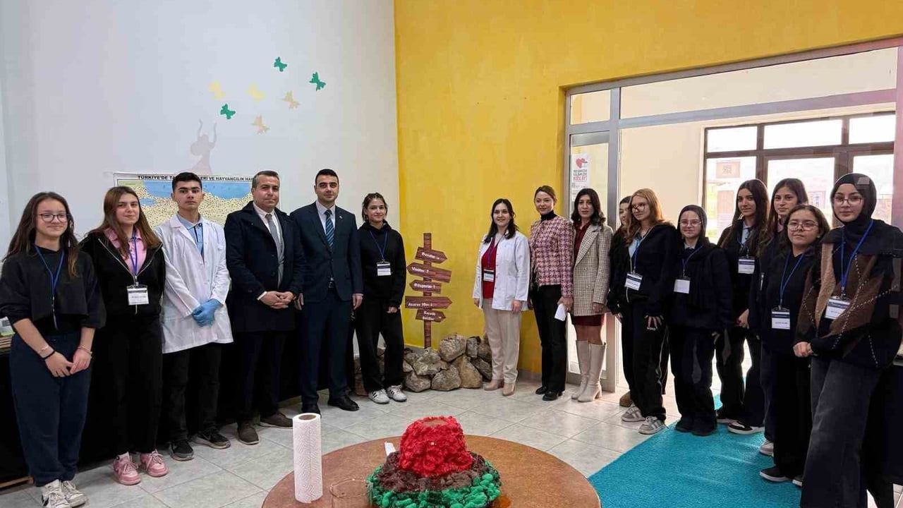 Bilecik Osmaneli'de Nilüfer Hatun Mesleki ve Teknik Anadolu Lisesi'nde 3 boyutlu coğrafi şekiller sergisi