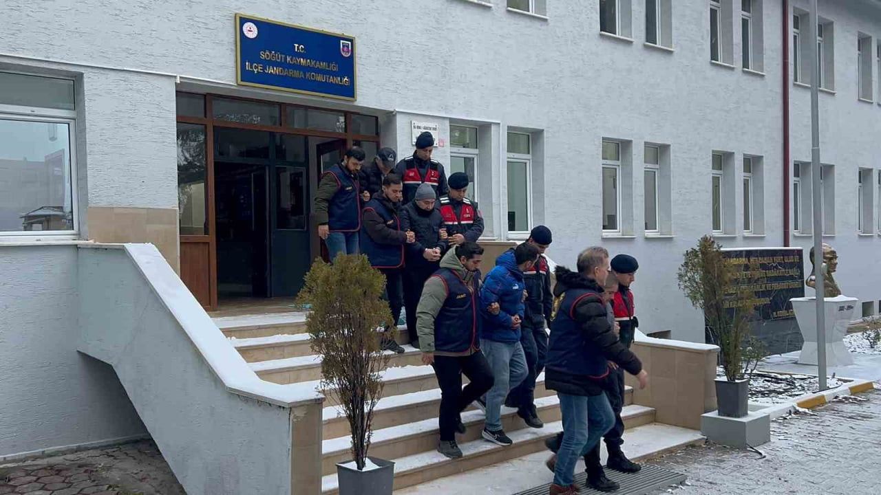 Bilecik'te 72 yaşındaki kadını dolandıran 5 kişi JASAT tarafından yakalandı