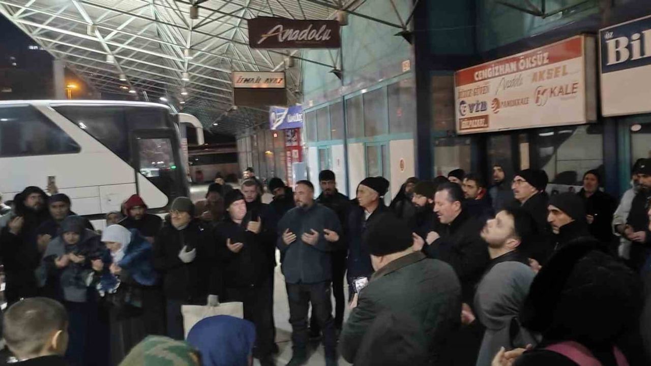 Bilecik’te 80 Kişilik Umre Kafilesi ‘15 Günlük Yarıyıl Tatili Umre’ Programı ile Uğurlandı