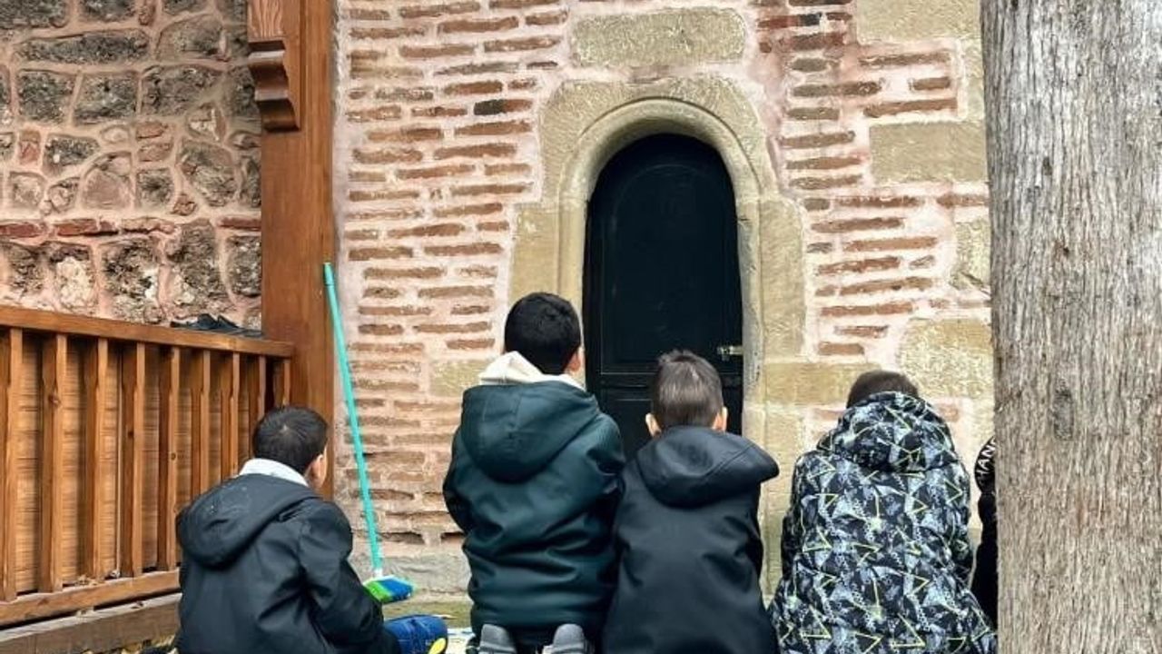 Bilecik'te Aile ve Sosyal Hizmetler İl Müdürlüğü Çocukları Tarih ve Kültür Gezisi Düzenledi