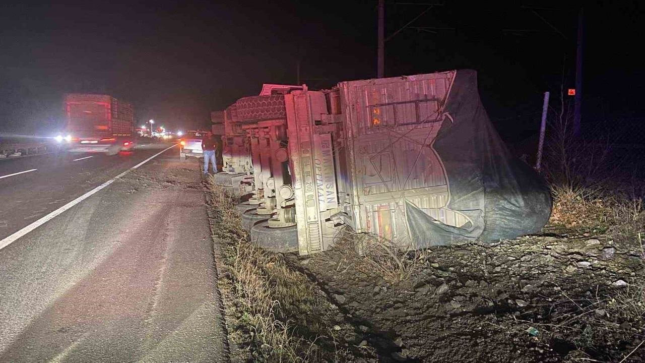 Bilecik’te alkollü tır sürücüsünün devrilmesiyle ilgili soruşturma başlatıldı
