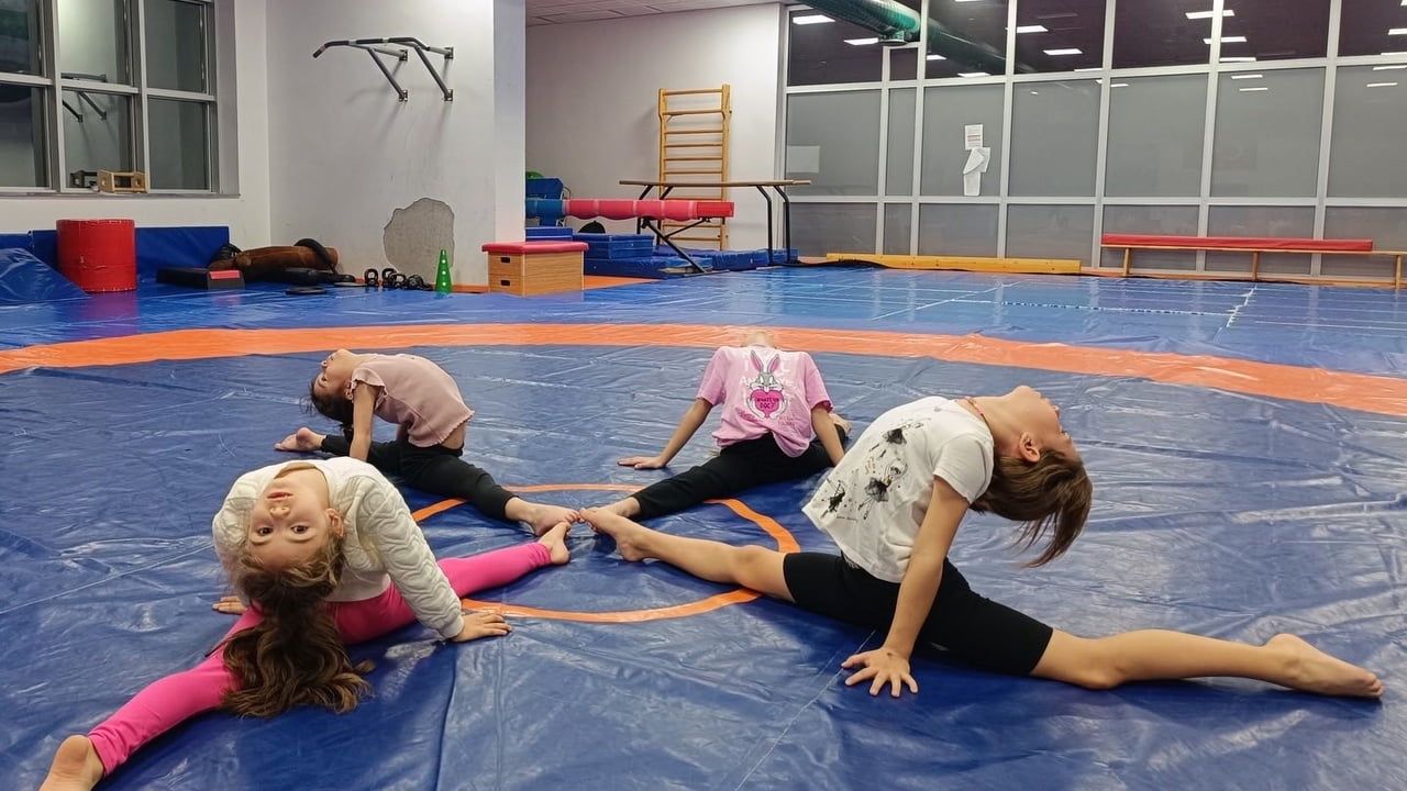 Bilecik'te Gençlik ve Spor Bakanlığı Spor Okulları'nda cimnastik antrenmanları devam ediyor