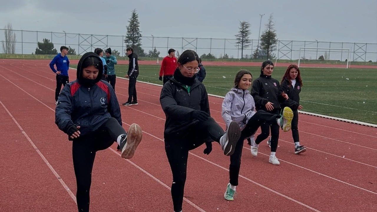 Bilecik'te Gençlik ve Spor Okulları'nda Planlı Atletizm Antrenmanları Sürüyor