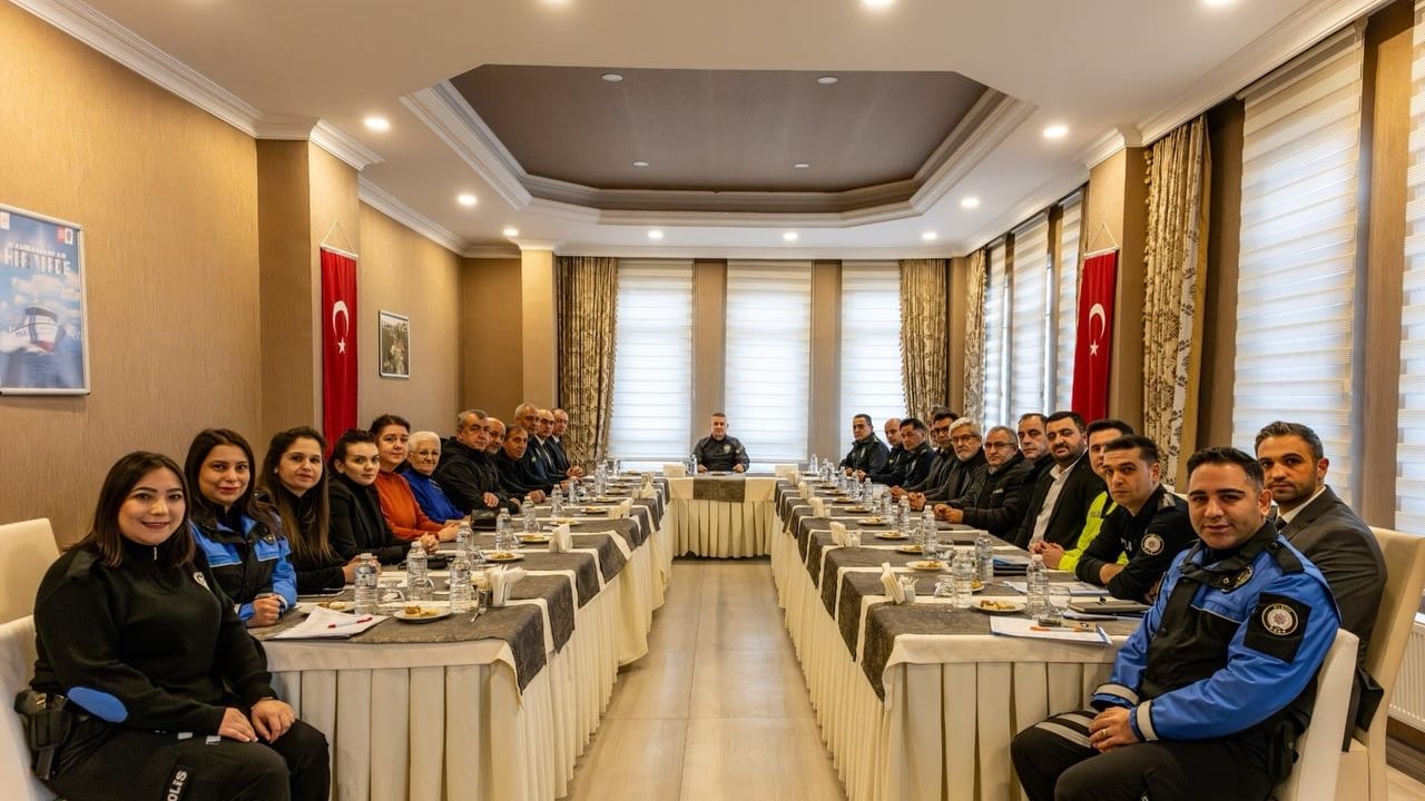 Bilecik'te Gökalp Şener Başkanlığında Emniyet ve Muhtarlar Asayiş Toplantısı