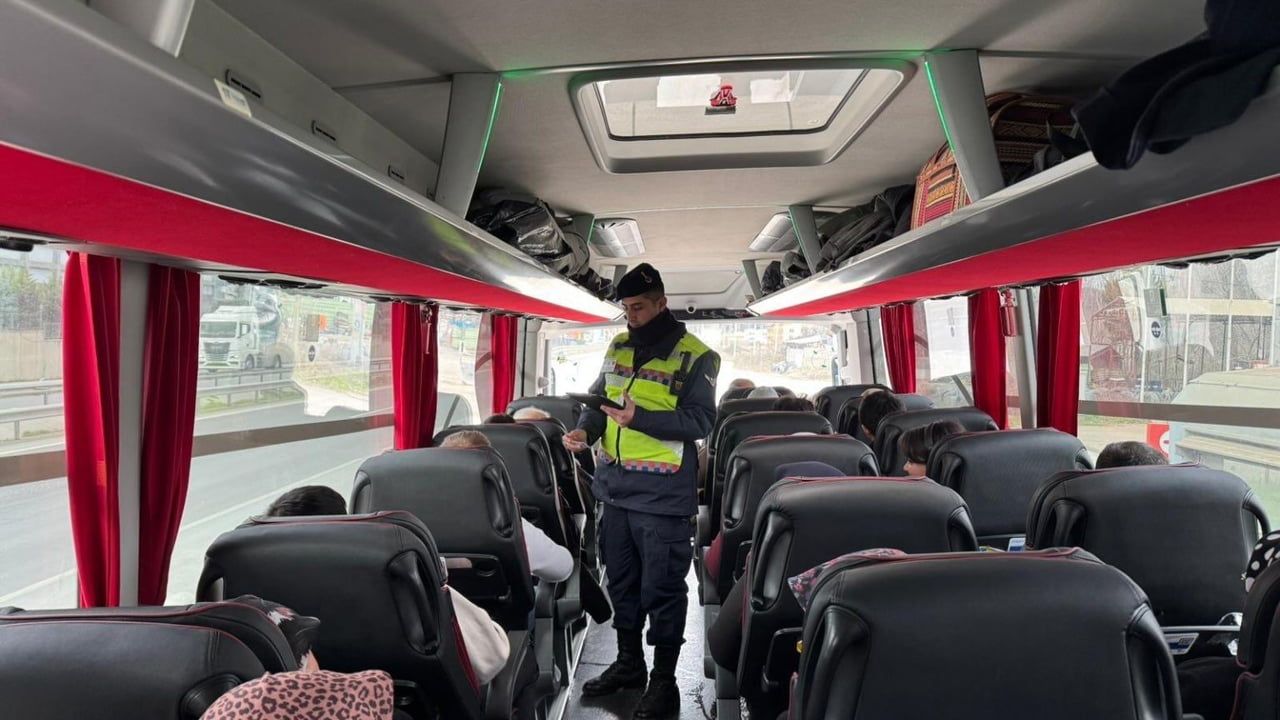 Bilecik’te Jandarma Huzur Uygulaması: Düzensiz Göç Denetimlerinde 5 bin 211 TL İdari Para Cezası