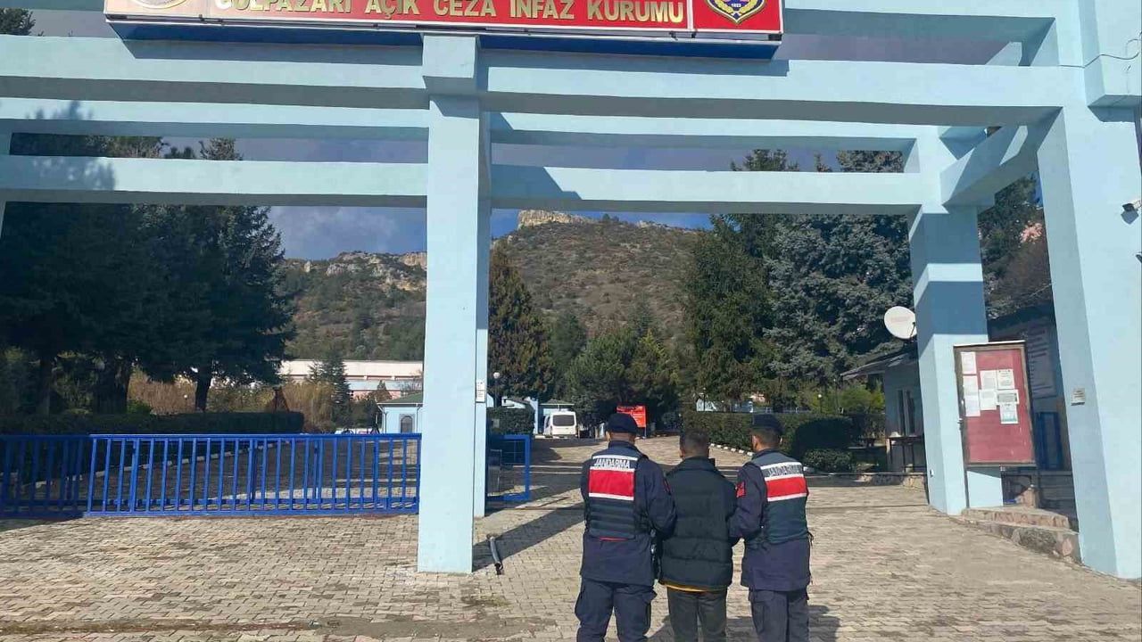 Bilecik’te jandarma operasyonunda aranan şahıs yakalandı: 2 yıl 1 ay hapis cezası bulundu
