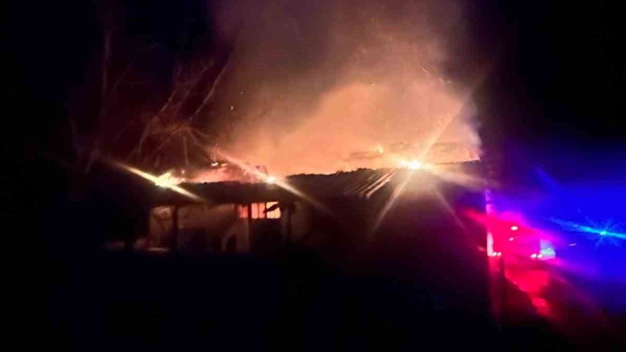 Bilecik’te kullanılmayan tek katlı evde çıkan yangın çevreyi tedirgin etti