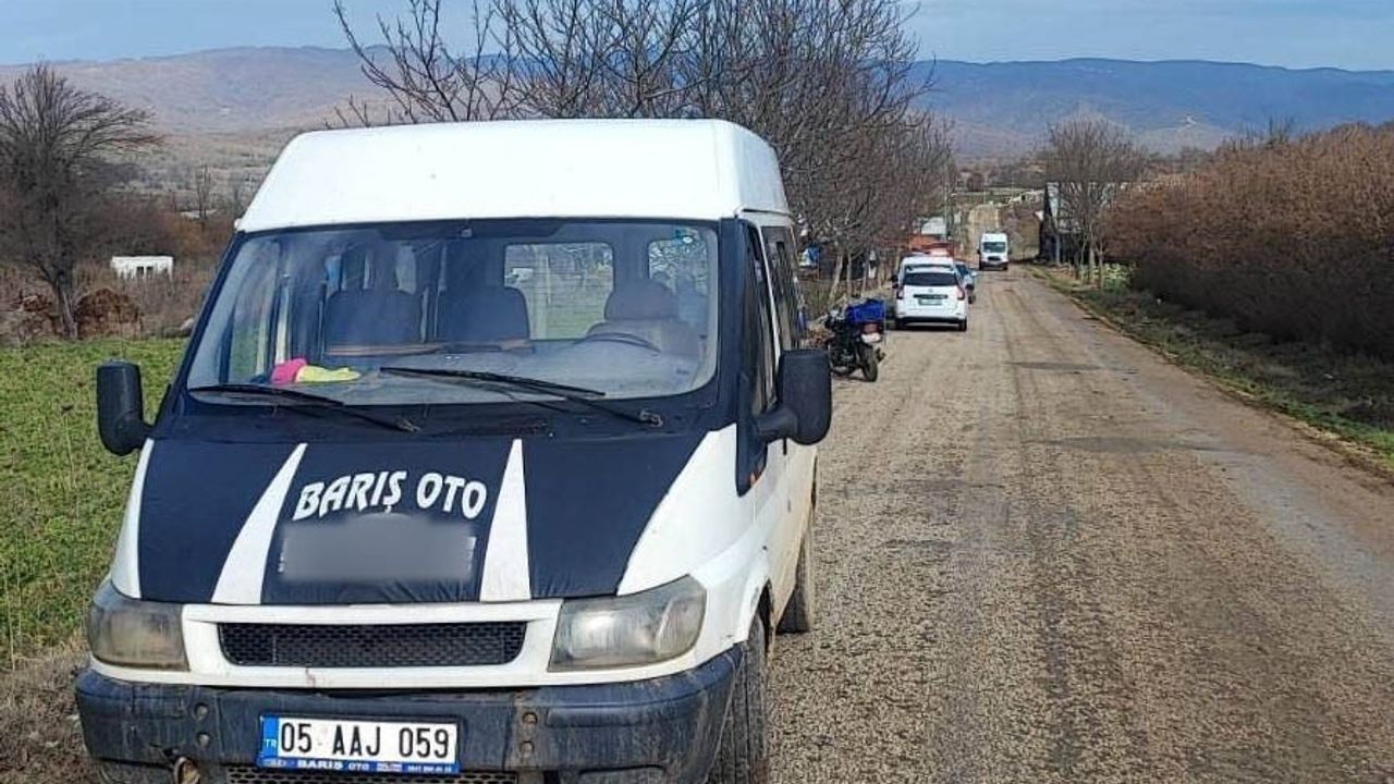 Bilecik’te motosiklet ile minibüs çarpıştı: 2 kişi yaralandı