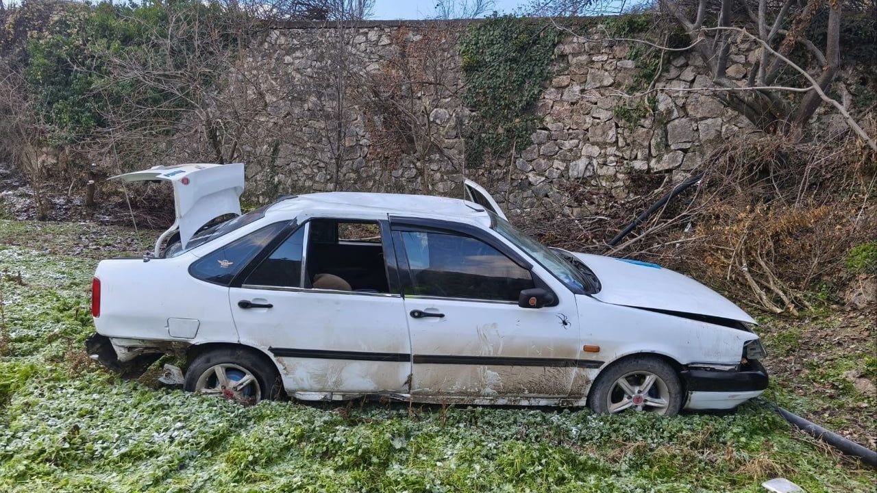 Bilecik'te otomobil şarampole uçtu: 3 yaralı