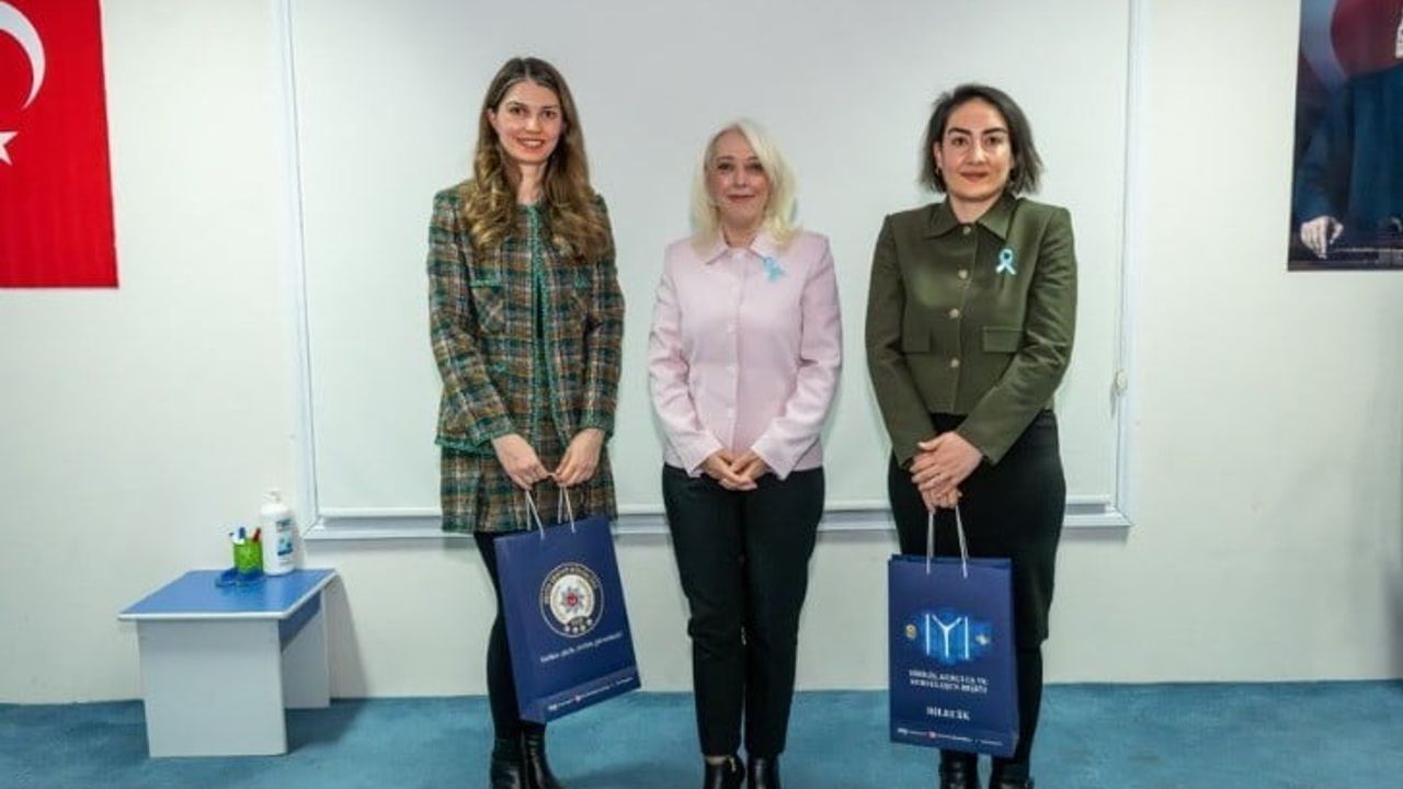 Bilecik'te Rahim Ağzı Kanseri Farkındalık Semineri: Polis Eşleri ve Kadın Polisler Bilgilendirildi