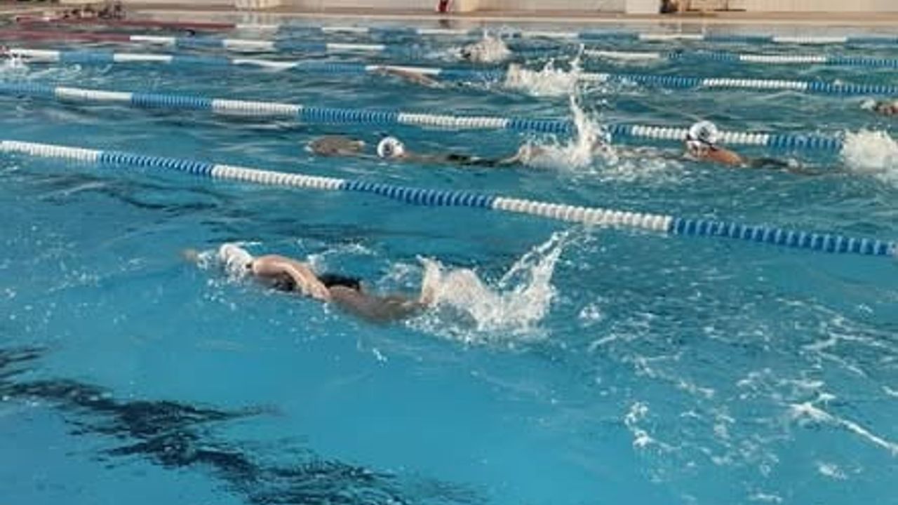 Bilecik'te Spor Okulları'nda Yüzme Antrenmanları Yoğun Tempoyla Sürüyor