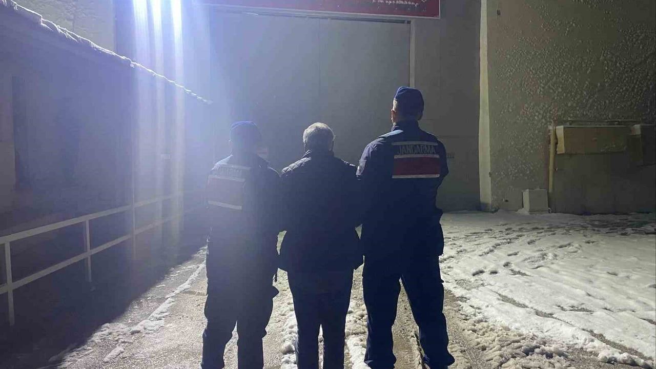 Bilecik'te tehdit suçundan aranan Rıdvan Ö. jandarma tarafından yakalandı
