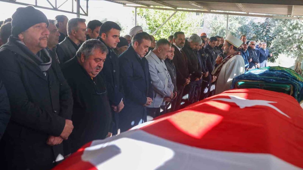 Bilecik Valisi Faik Oktay Sözer, Osmaneli'de Kıbrıs Gazisi ve İlçe Sakininin Cenazesine Katıldı