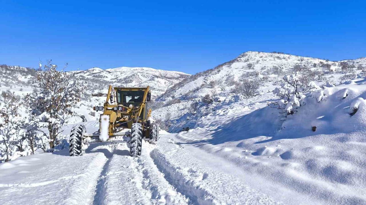 Bingöl'de 192 köy yolunun ulaşıma açılması için çalışmalar sürüyor