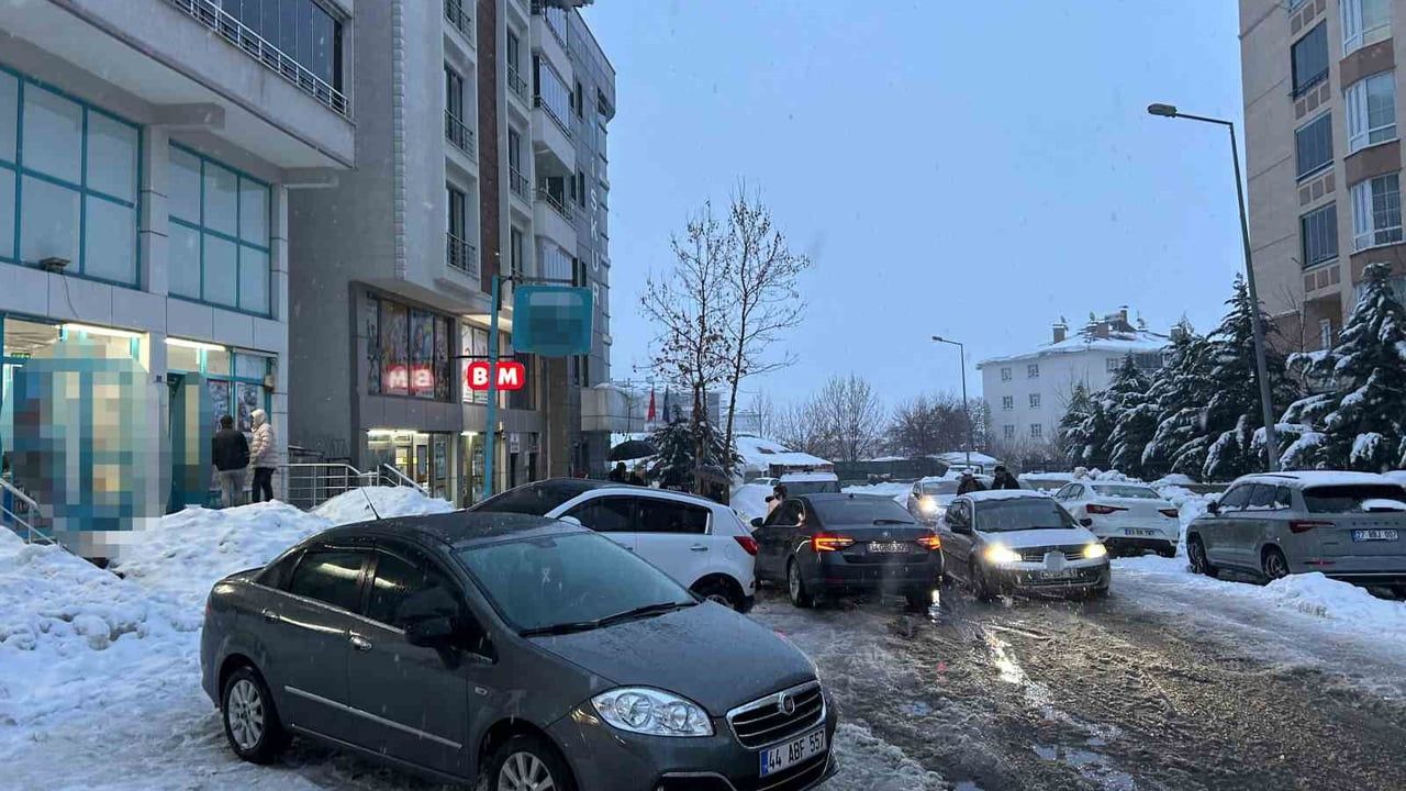 Bingöl'de çatıda çözülen kar kütlesi bir kadının ölümüne neden oldu