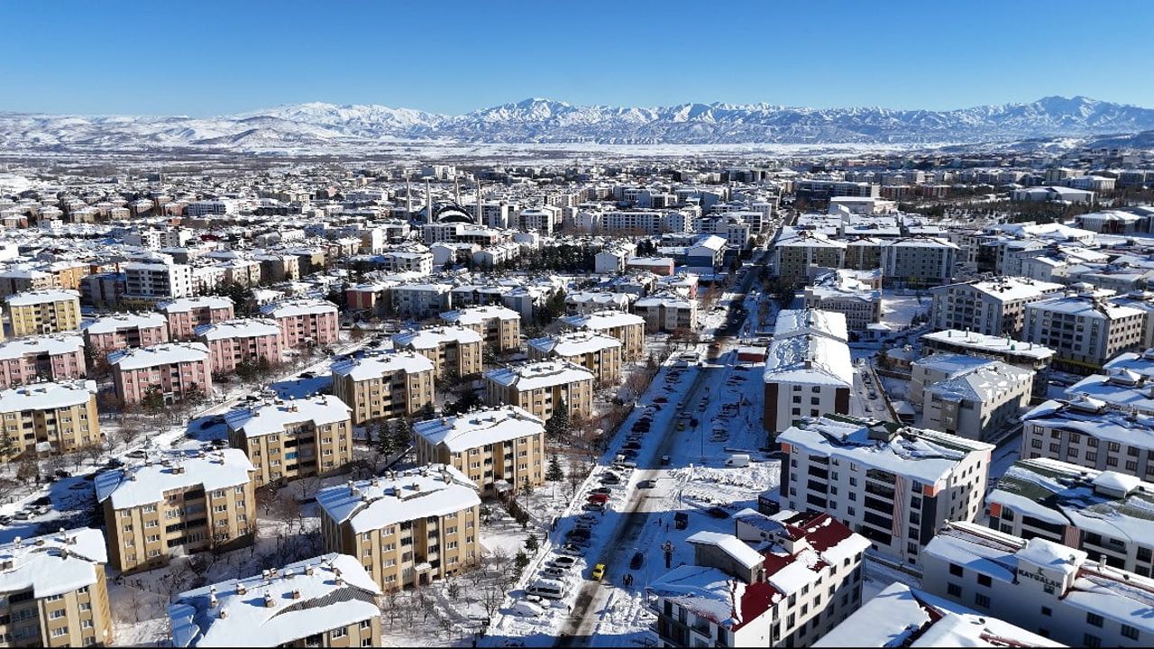 Bingöl'de Kar Sonrası Güneş Açtı: Temizlenen Yollar ve Kartpostallık Görüntüler