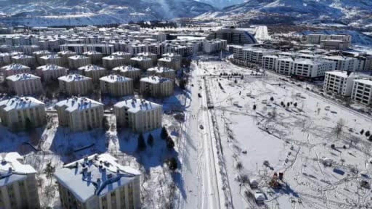 Bingöl'de kar sonrası güneş kentte kartpostallık görüntüler oluşturdu