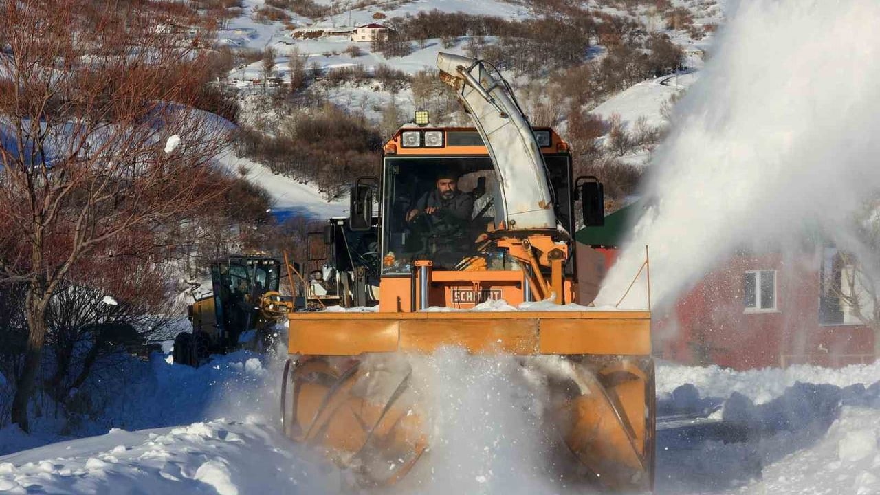 Bingöl’de karla mücadele: 95 köy yolu ulaşıma kapalı, çalışmalar sürüyor