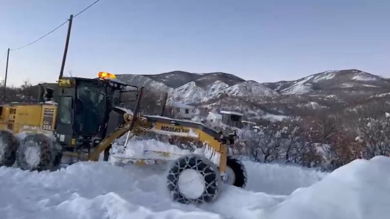 Bingöl'de karla mücadelede son durum: 280 köy yolundan 256'sı ulaşıma açıldı, 24 yolda çalışmalar sürüyor