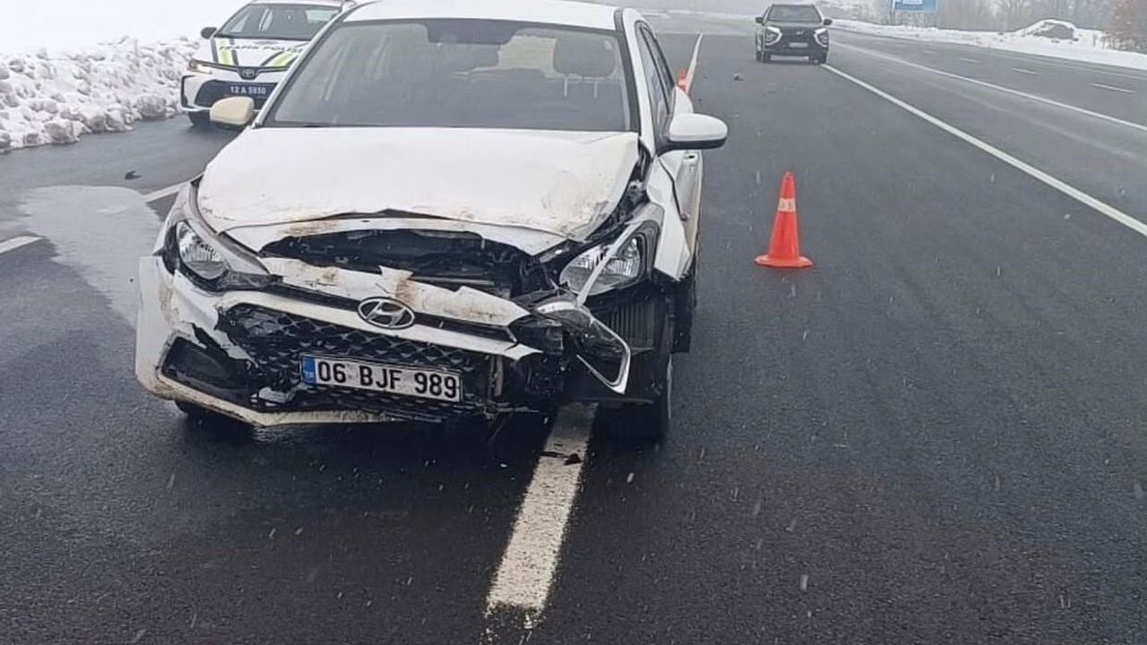 Bingöl'de trafik kazası: İçmeler mevkiinde iki otomobilin çarpışması sonucu 5 yaralı